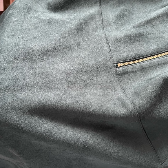 Suede CK dress in Emerald color with Gold Hardware - Picture 4 of 4